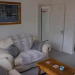 3-Bedroom Home - Close To M4 & Private Off-Road Parking