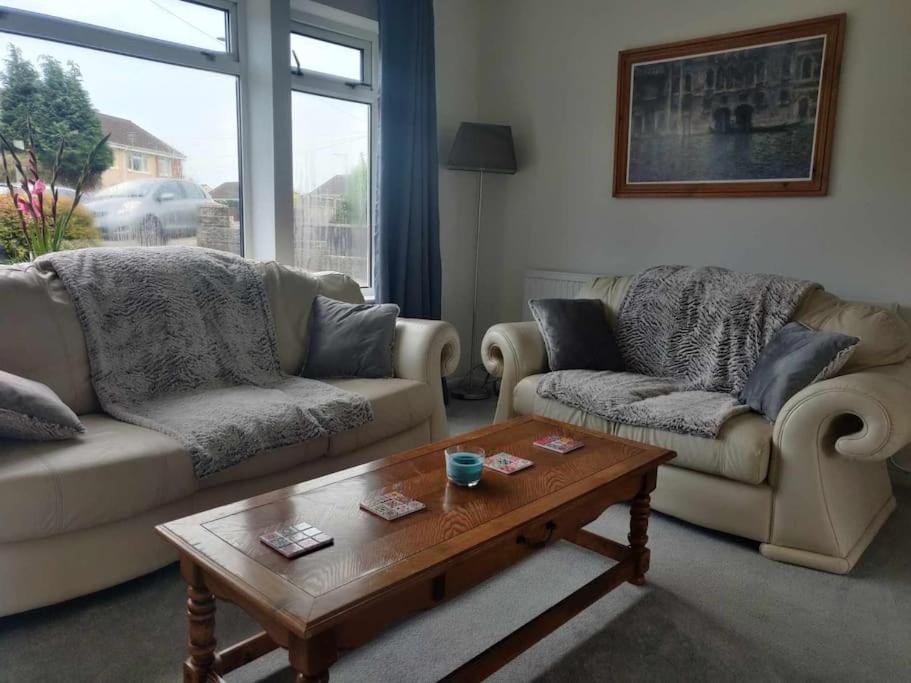 3-bedroom - Close To M4 & Private Off-road Parking Swansea