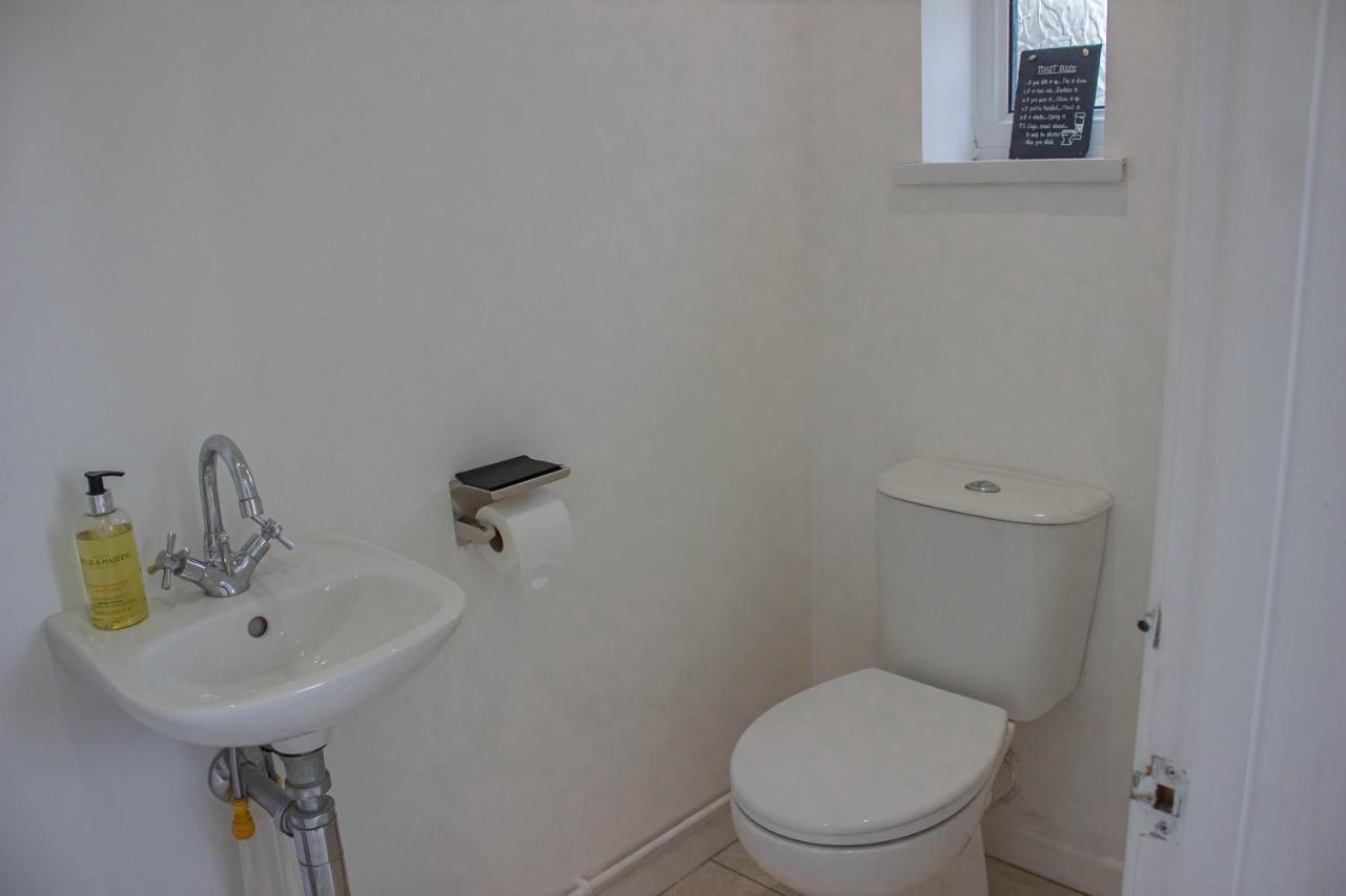 3-bedroom - Close To M4 & Private Off-road Parking * Swansea