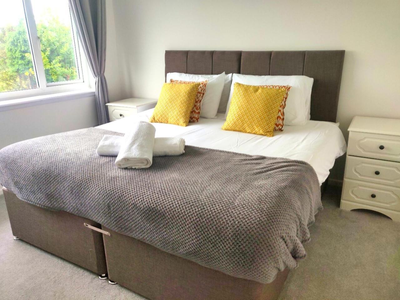 3-bedroom - Close To M4 & Private Off-road Parking Swansea