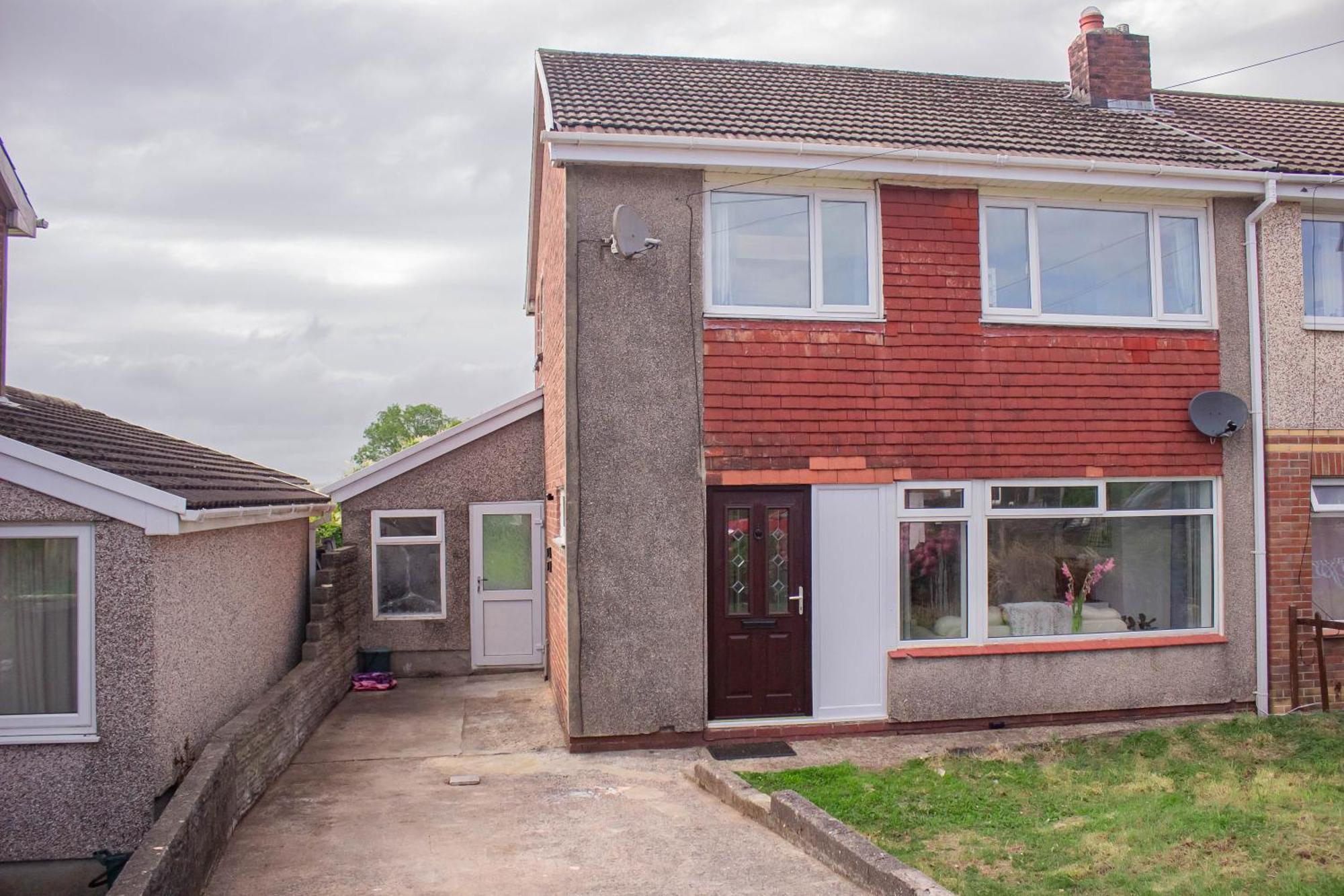 3-bedroom - Close To M4 & Private Off-road Parking Holiday home Swansea