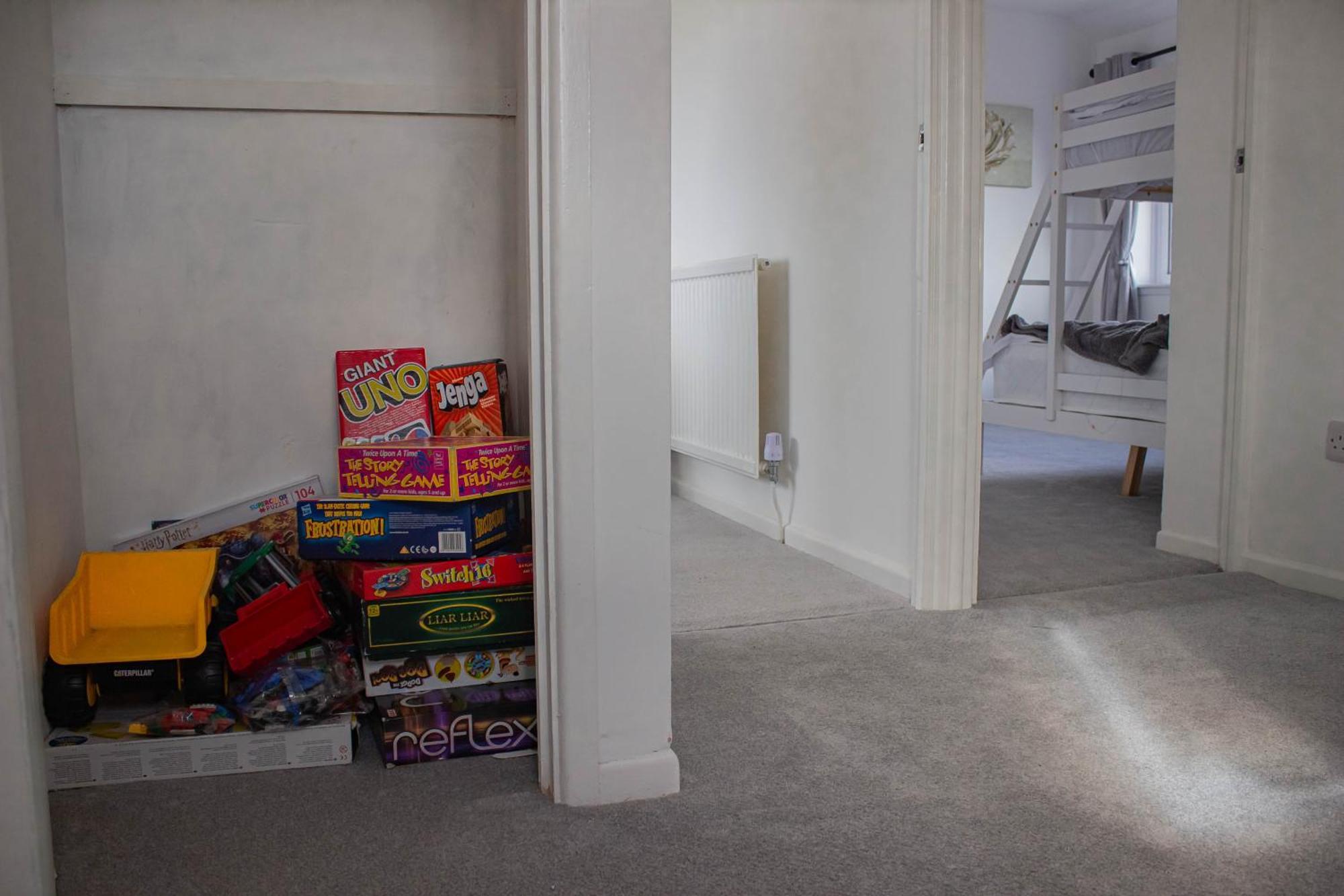 3-bedroom - Close To M4 & Private Off-road Parking Swansea